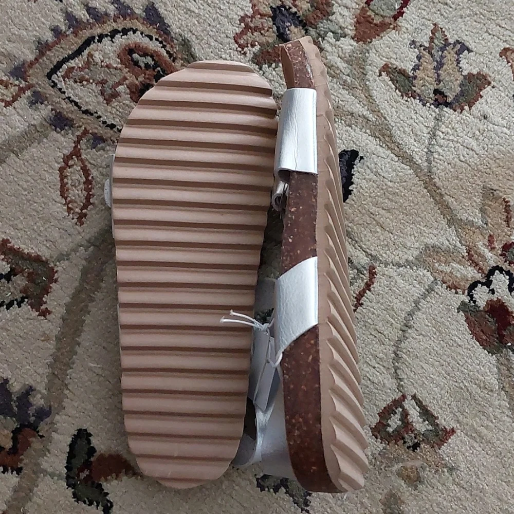 Old Navy SilverStrap Sandals kids,girls - Picture 2 of 3